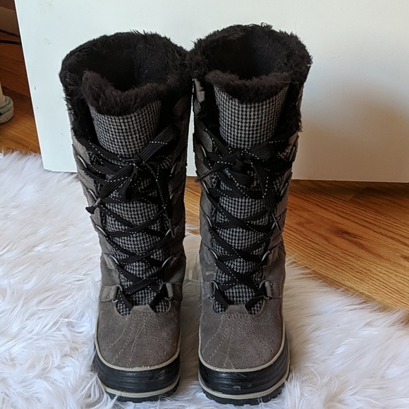 fur lined sorel boots